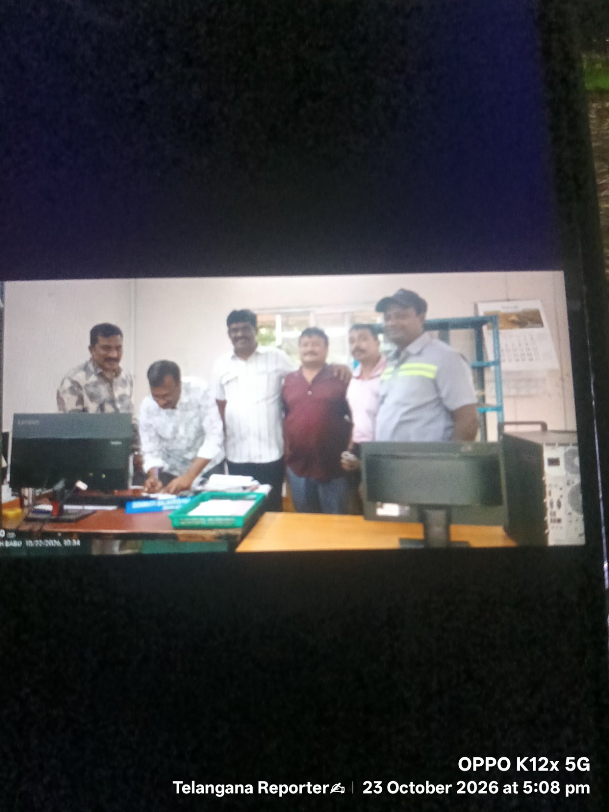మెంబర్షిప్ కోసం సంతకాల సేకరణలో ఏఐటీయూసీ నాయకులు
